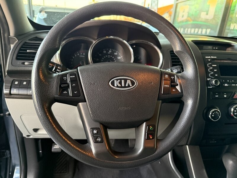 Kia Sorento Vehicle Full-screen Gallery Image 19