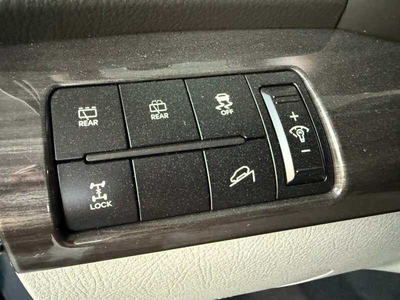 Kia Sorento Vehicle Full-screen Gallery Image 23