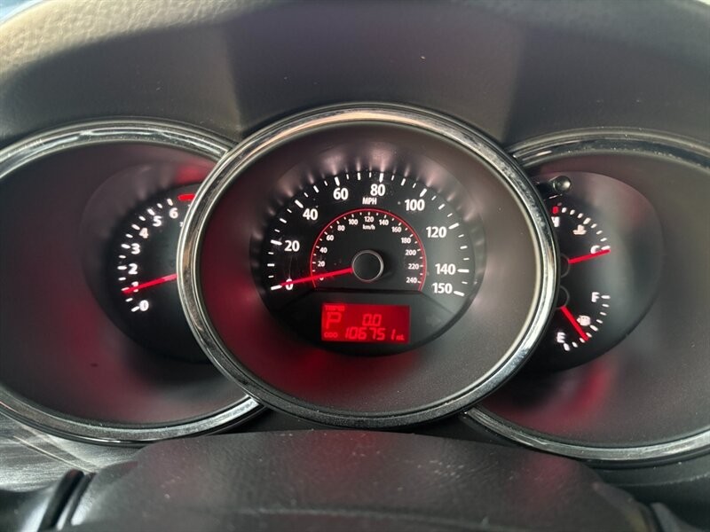 Kia Sorento Vehicle Full-screen Gallery Image 29