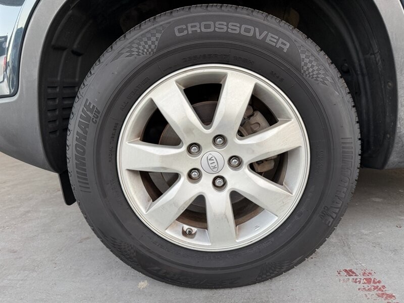 Kia Sorento Vehicle Full-screen Gallery Image 34