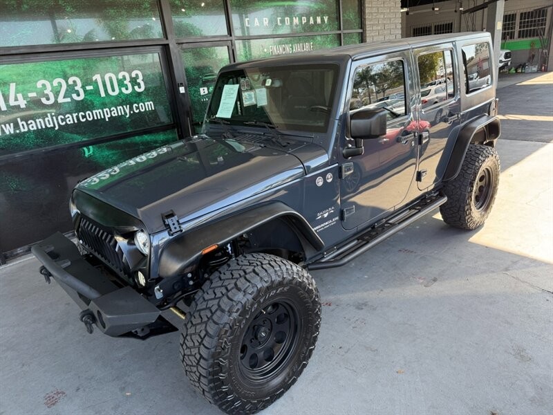 Jeep Wrangler Unlimited Vehicle Full-screen Gallery Image 02