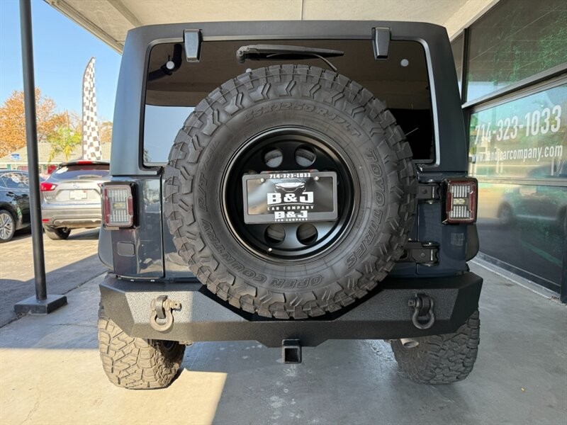 Jeep Wrangler Unlimited Vehicle Full-screen Gallery Image 14