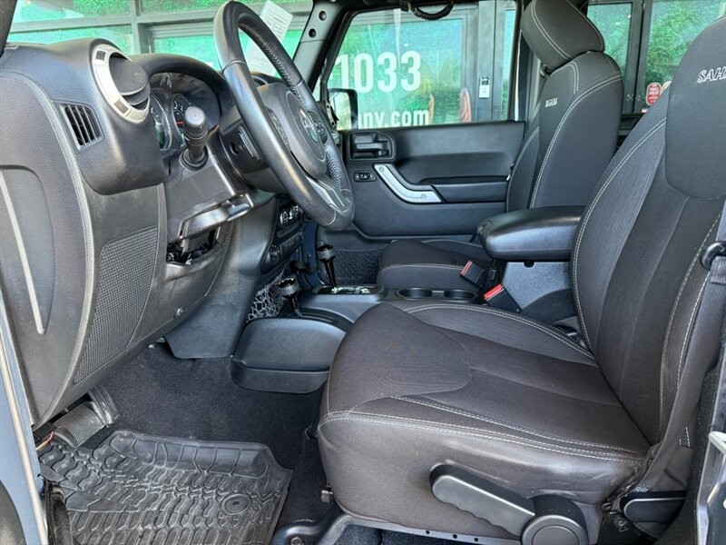 Jeep Wrangler Unlimited Vehicle Full-screen Gallery Image 17