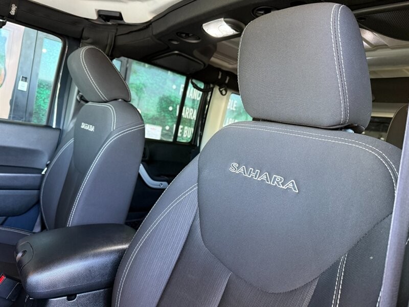 Jeep Wrangler Unlimited Vehicle Full-screen Gallery Image 18