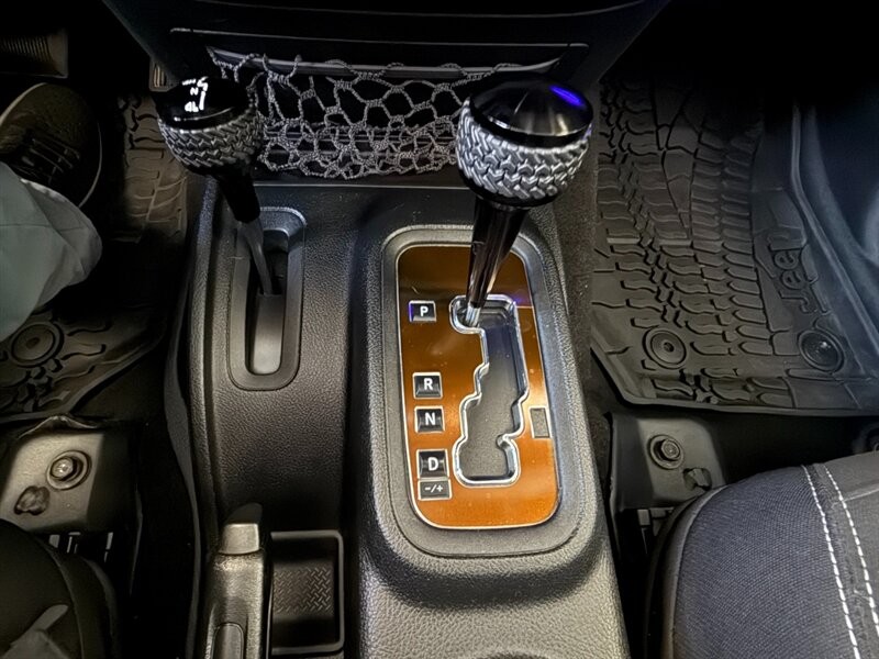 Jeep Wrangler Unlimited Vehicle Full-screen Gallery Image 35