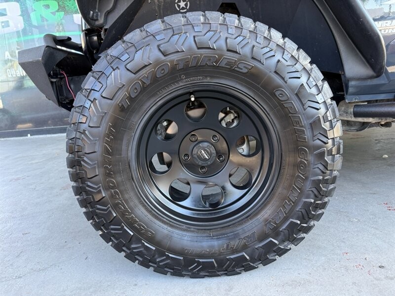 Jeep Wrangler Unlimited Vehicle Full-screen Gallery Image 38