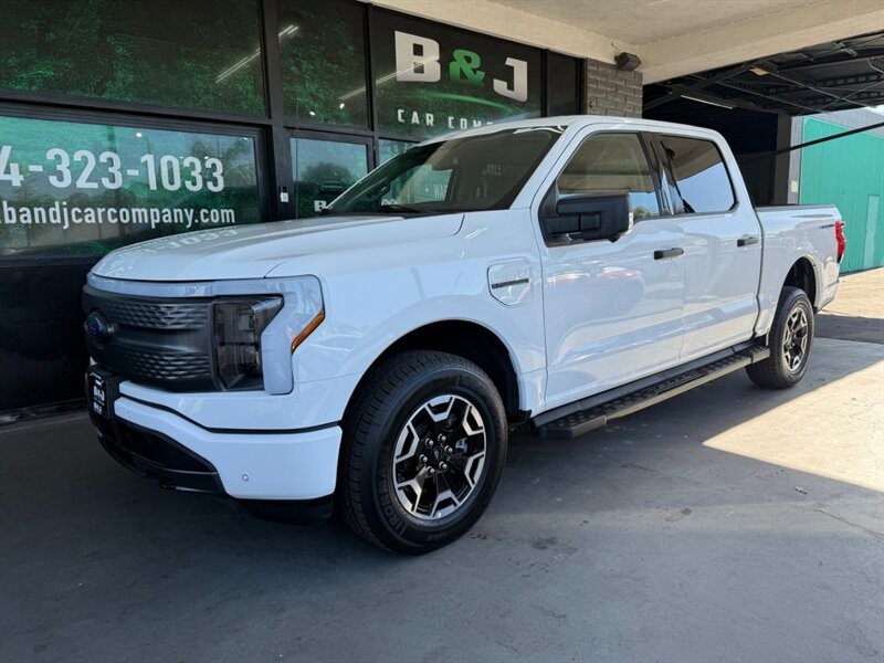 Ford F-150 Lightning Vehicle Full-screen Gallery Image 01