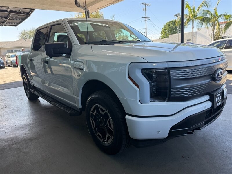 Ford F-150 Lightning Vehicle Full-screen Gallery Image 07