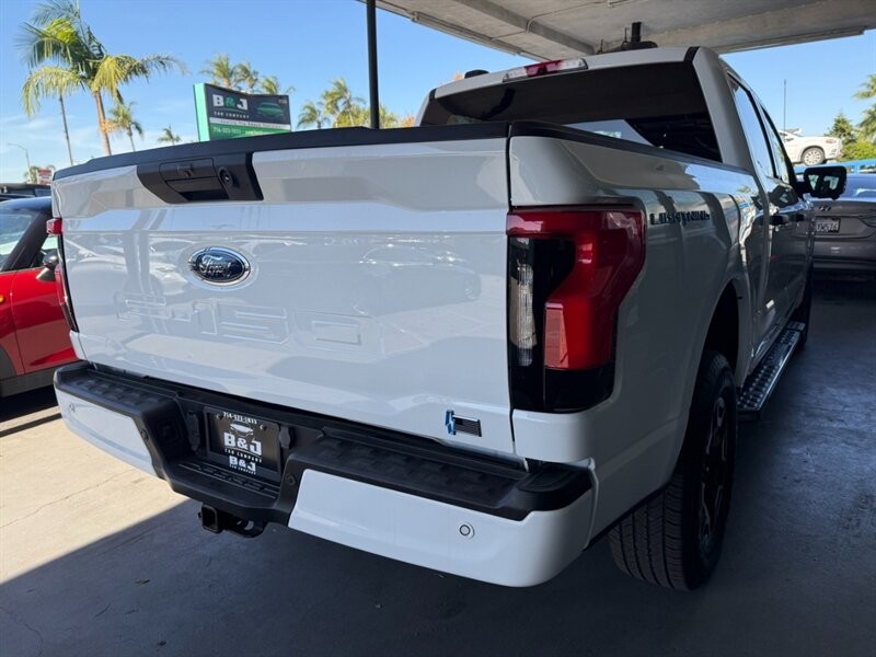 Ford F-150 Lightning Vehicle Full-screen Gallery Image 10