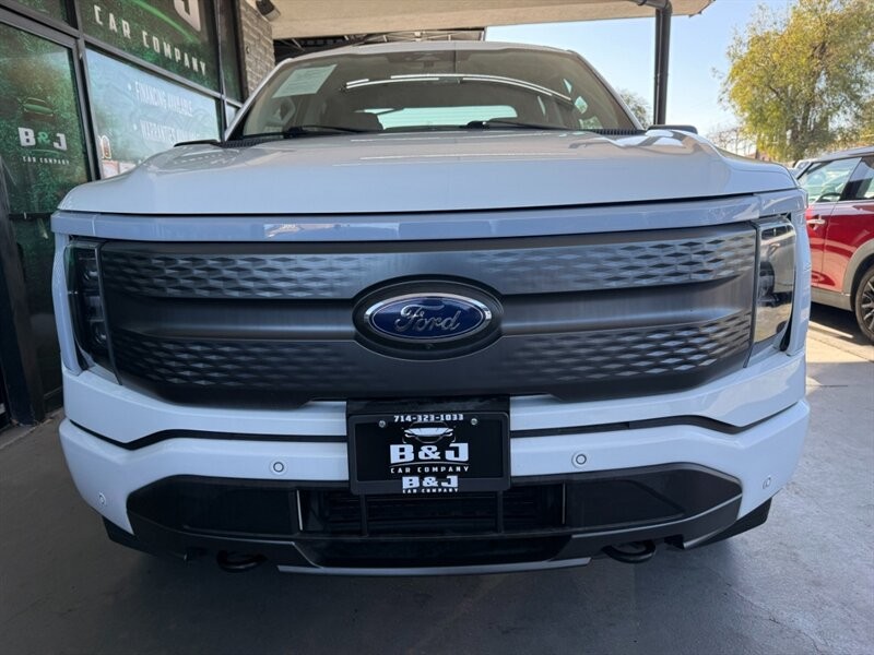 Ford F-150 Lightning Vehicle Full-screen Gallery Image 11