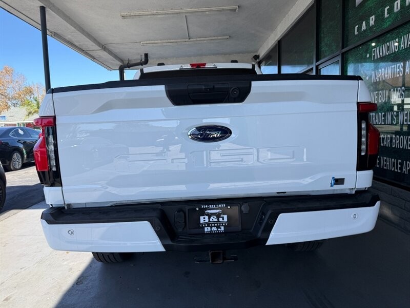 Ford F-150 Lightning Vehicle Full-screen Gallery Image 13