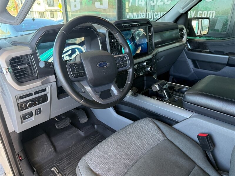 Ford F-150 Lightning Vehicle Full-screen Gallery Image 17