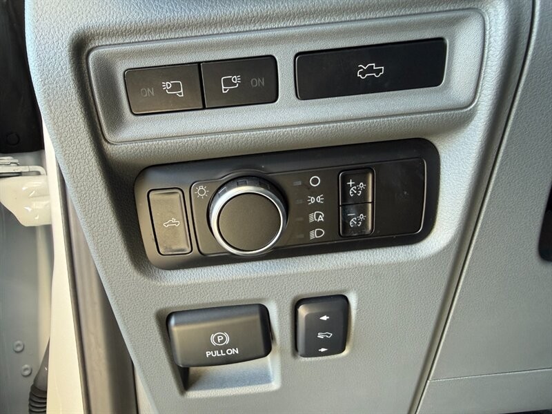 Ford F-150 Lightning Vehicle Full-screen Gallery Image 24