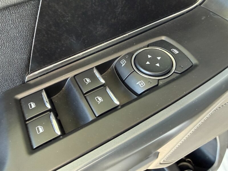 Ford F-150 Lightning Vehicle Full-screen Gallery Image 26