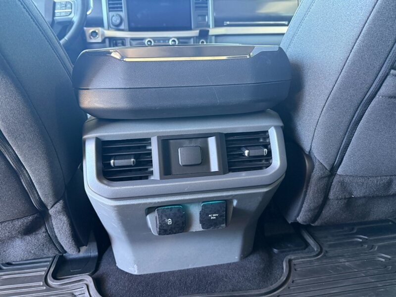 Ford F-150 Lightning Vehicle Full-screen Gallery Image 28