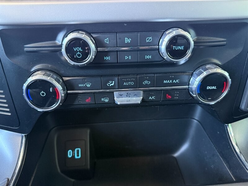 Ford F-150 Lightning Vehicle Full-screen Gallery Image 37