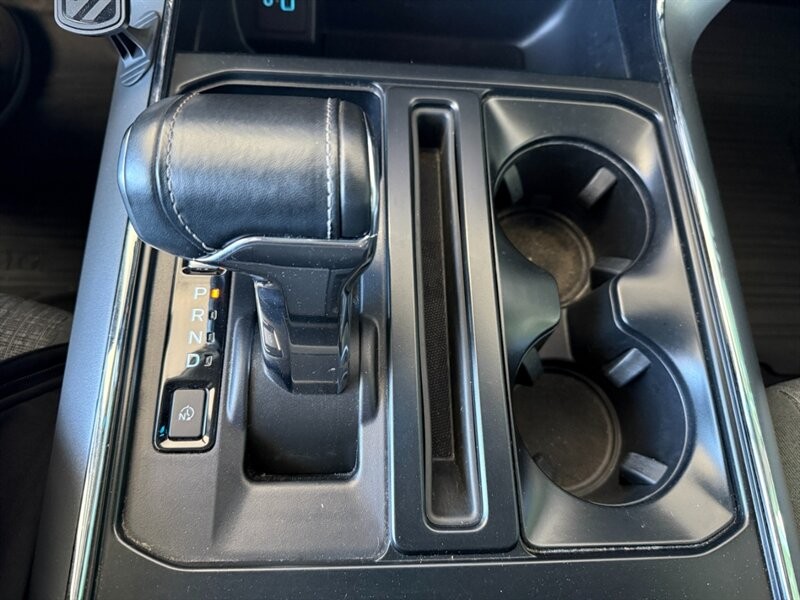 Ford F-150 Lightning Vehicle Full-screen Gallery Image 38