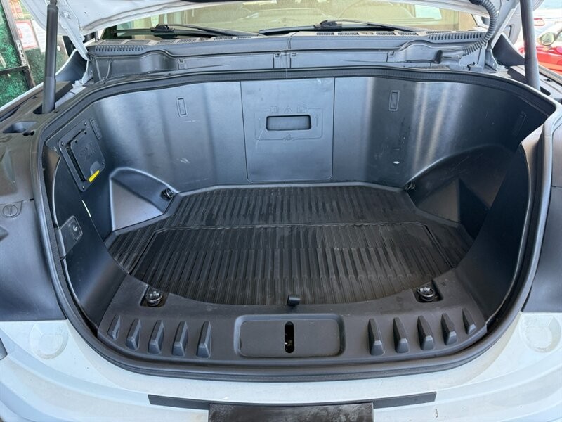 Ford F-150 Lightning Vehicle Full-screen Gallery Image 40