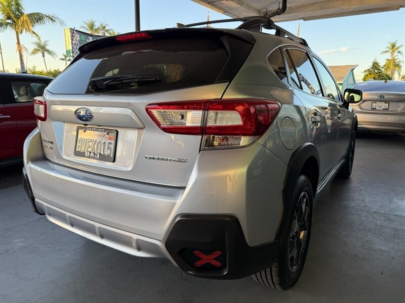 Subaru Crosstrek Vehicle Full-screen Gallery Image 11
