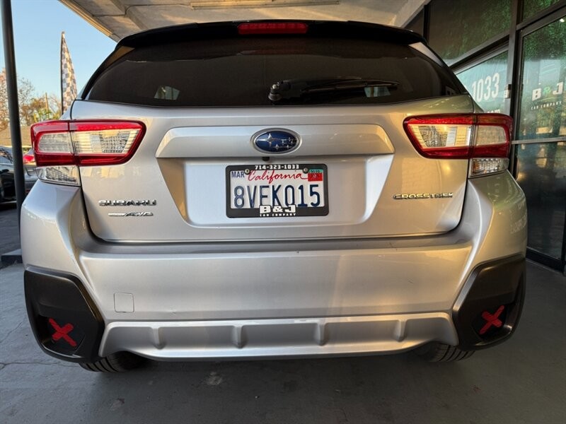 Subaru Crosstrek Vehicle Full-screen Gallery Image 14