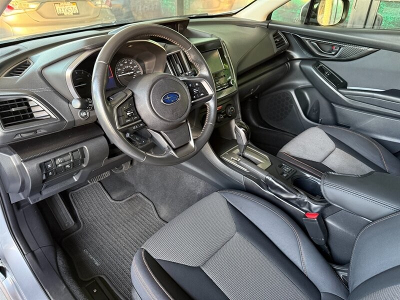 Subaru Crosstrek Vehicle Full-screen Gallery Image 17