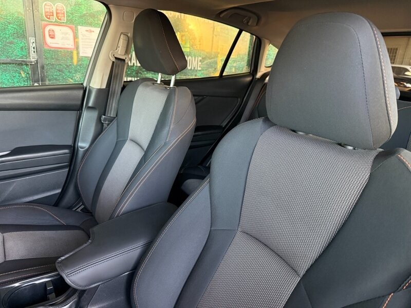 Subaru Crosstrek Vehicle Full-screen Gallery Image 19