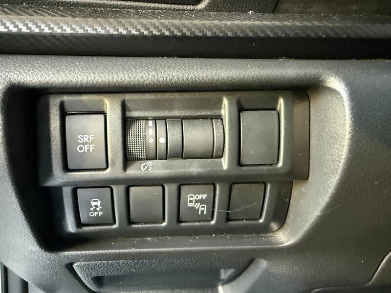 Subaru Crosstrek Vehicle Full-screen Gallery Image 23