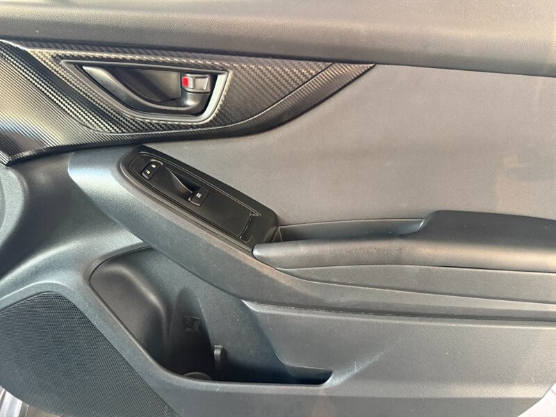 Subaru Crosstrek Vehicle Full-screen Gallery Image 29