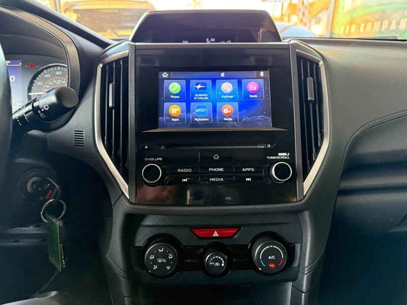 Subaru Crosstrek Vehicle Full-screen Gallery Image 31