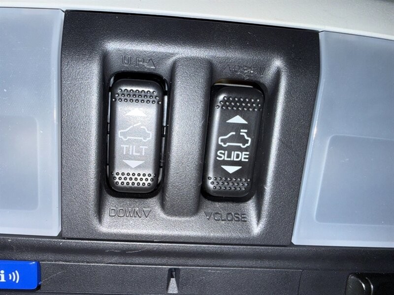 Subaru Crosstrek Vehicle Full-screen Gallery Image 37