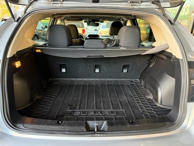 Subaru Crosstrek Vehicle Full-screen Gallery Image 38