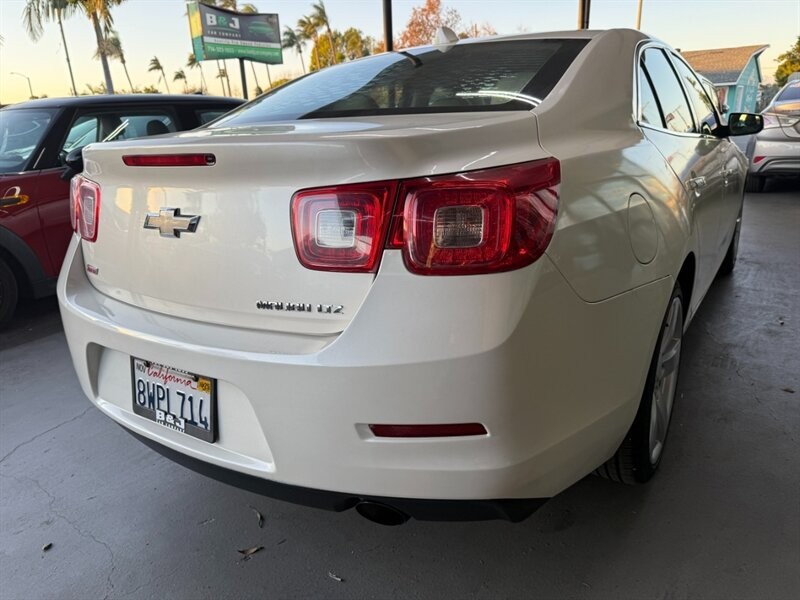 Chevrolet Malibu Vehicle Full-screen Gallery Image 10