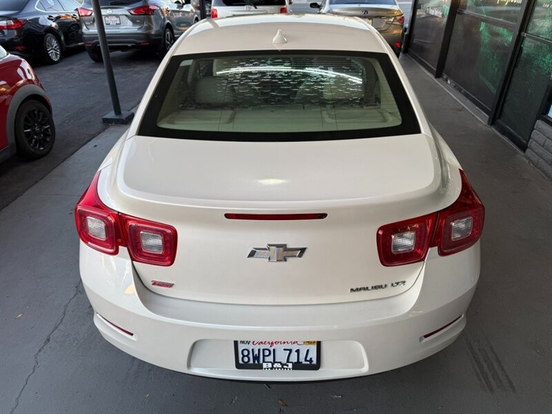 Chevrolet Malibu Vehicle Full-screen Gallery Image 14