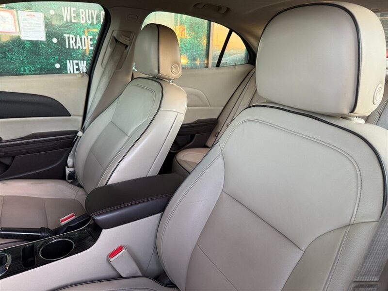 Chevrolet Malibu Vehicle Full-screen Gallery Image 18