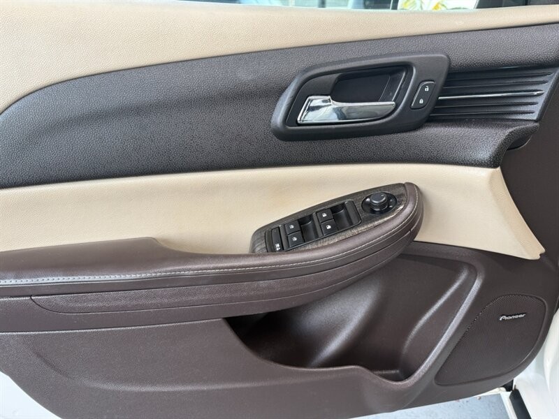 Chevrolet Malibu Vehicle Full-screen Gallery Image 22