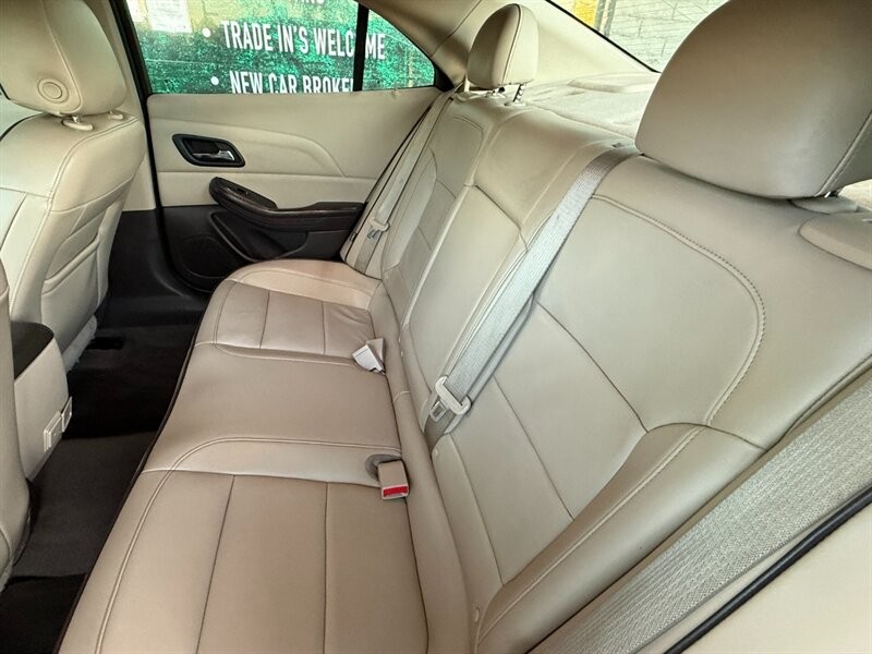 Chevrolet Malibu Vehicle Full-screen Gallery Image 26