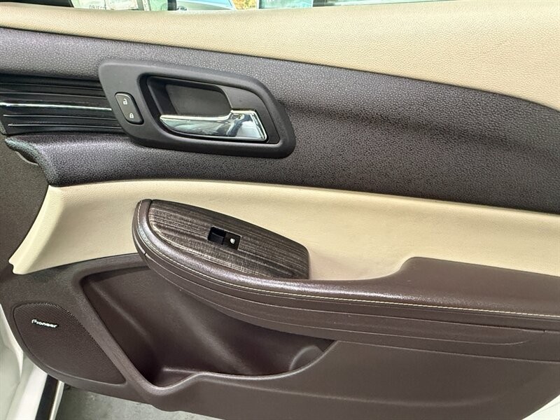 Chevrolet Malibu Vehicle Full-screen Gallery Image 28