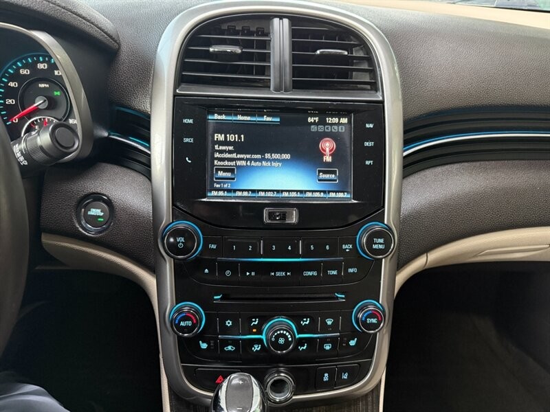 Chevrolet Malibu Vehicle Full-screen Gallery Image 30