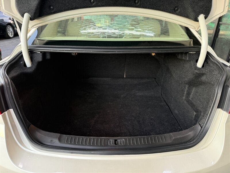 Chevrolet Malibu Vehicle Full-screen Gallery Image 36