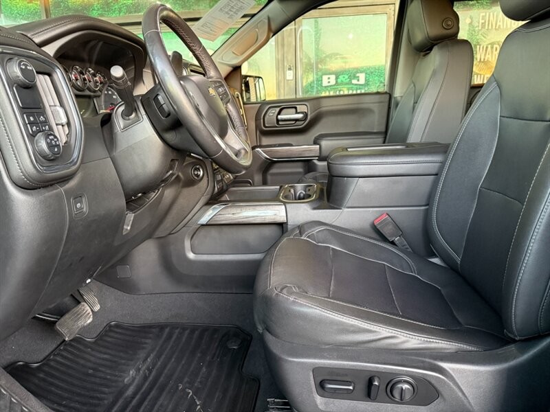 Chevrolet Silverado 1500 Vehicle Full-screen Gallery Image 17