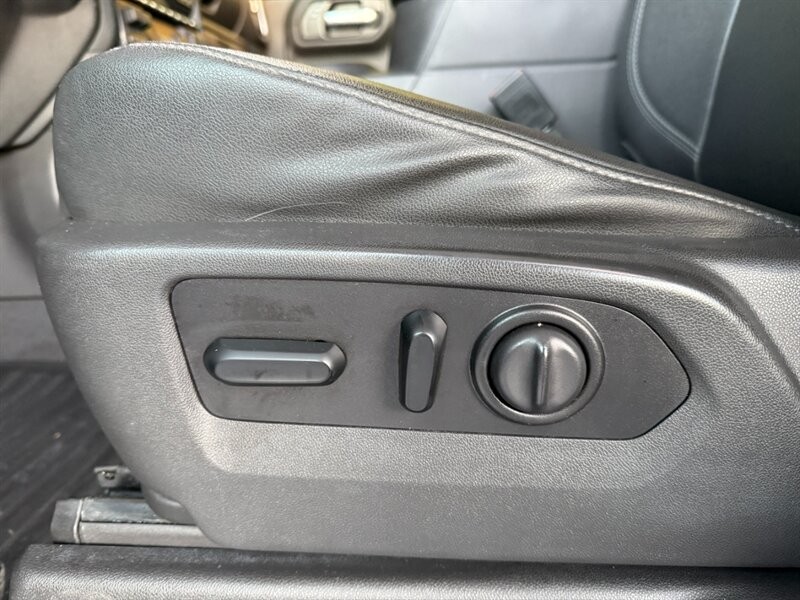 Chevrolet Silverado 1500 Vehicle Full-screen Gallery Image 19