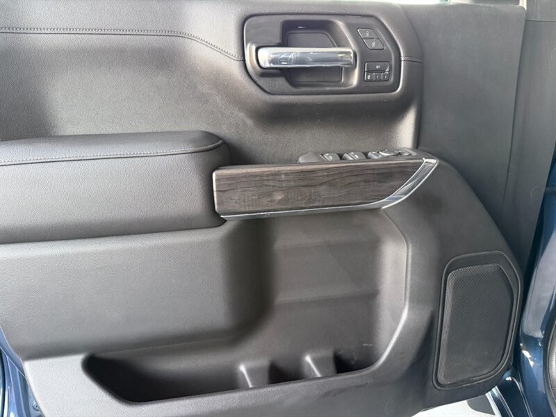 Chevrolet Silverado 1500 Vehicle Full-screen Gallery Image 23