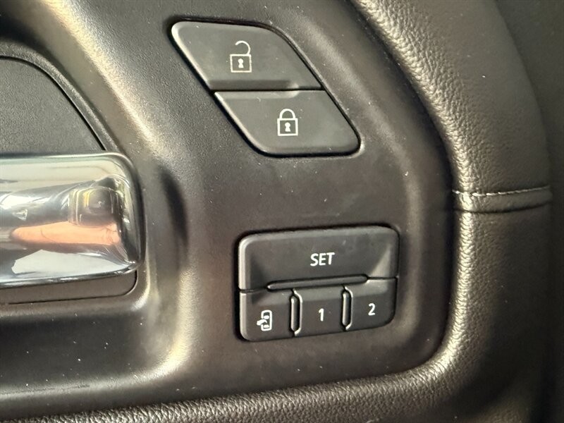 Chevrolet Silverado 1500 Vehicle Full-screen Gallery Image 25