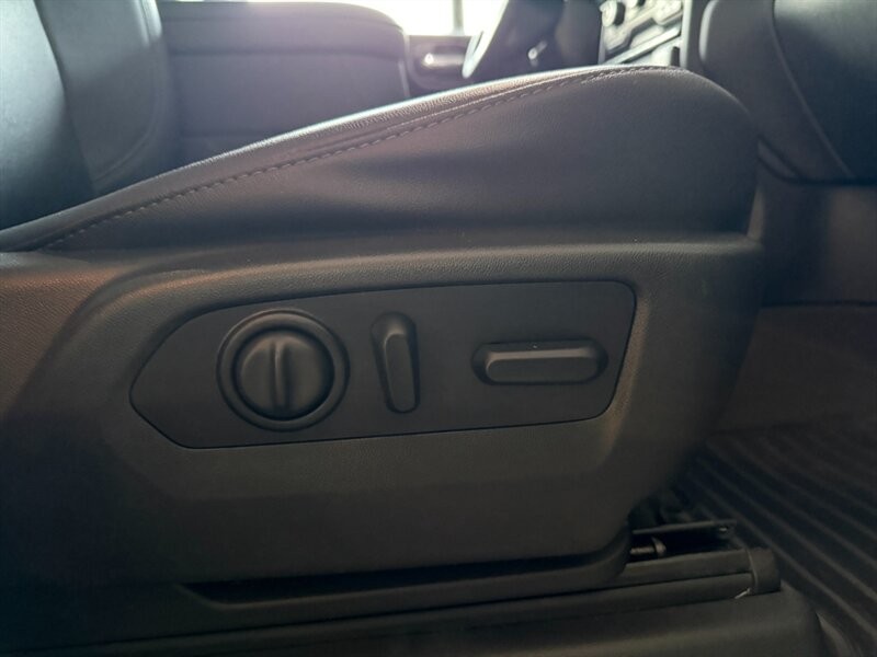 Chevrolet Silverado 1500 Vehicle Full-screen Gallery Image 29