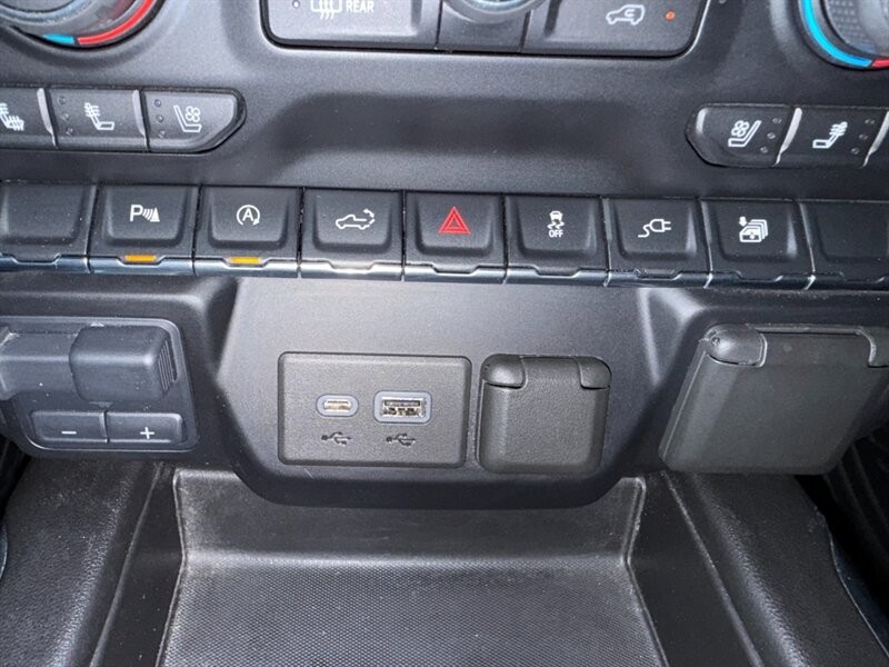 Chevrolet Silverado 1500 Vehicle Full-screen Gallery Image 36