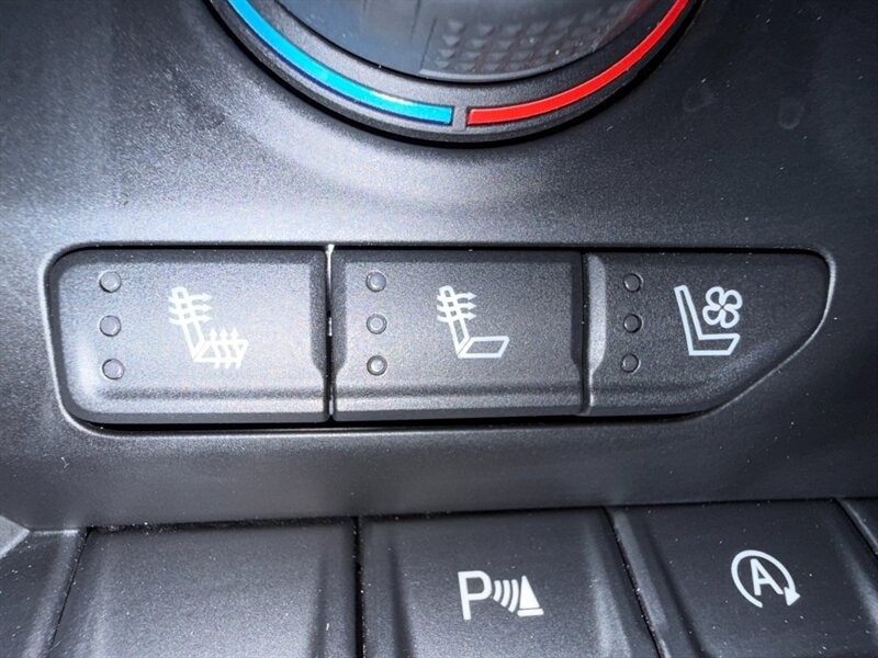 Chevrolet Silverado 1500 Vehicle Full-screen Gallery Image 37