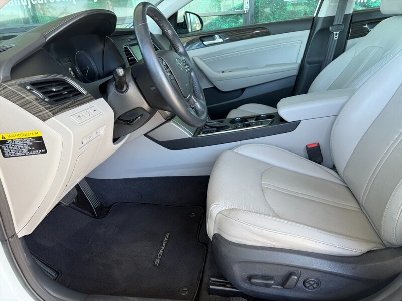 Hyundai Sonata Vehicle Full-screen Gallery Image 16