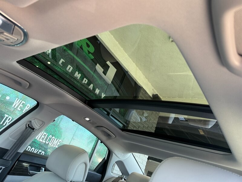 Hyundai Sonata Vehicle Full-screen Gallery Image 19