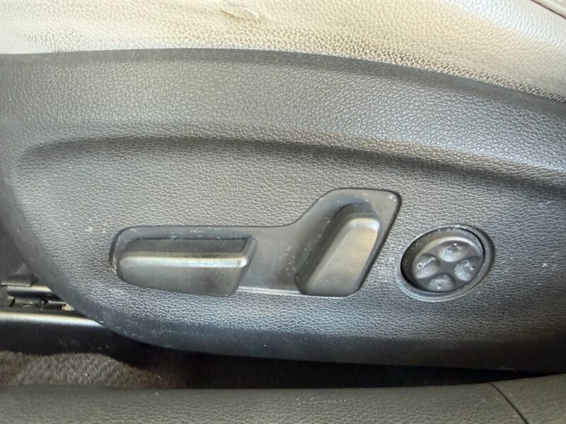 Hyundai Sonata Vehicle Full-screen Gallery Image 20