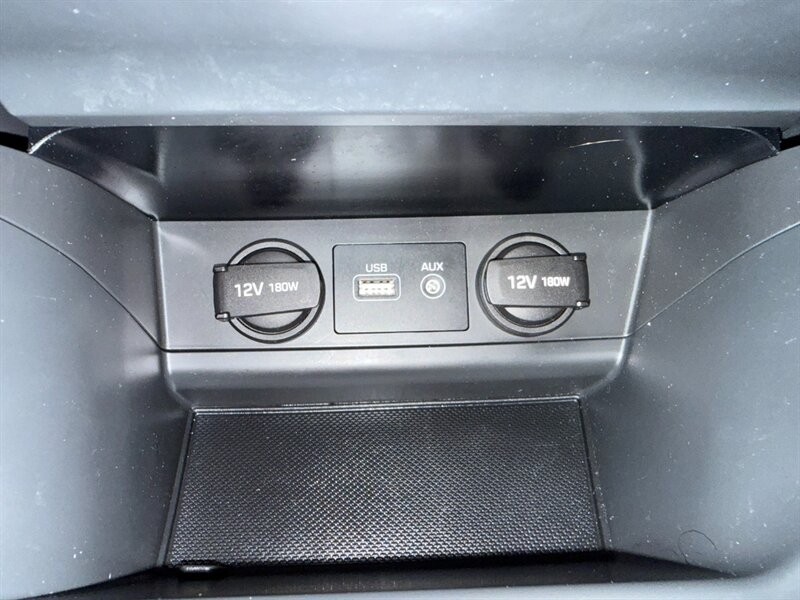 Hyundai Sonata Vehicle Full-screen Gallery Image 39